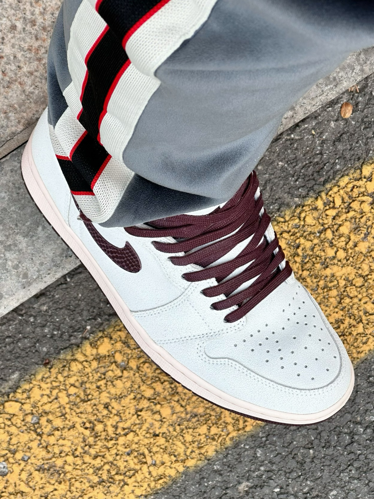  XP  Air Jordan 1 High OG Grey Brown Snake Pattern review Fiona 02