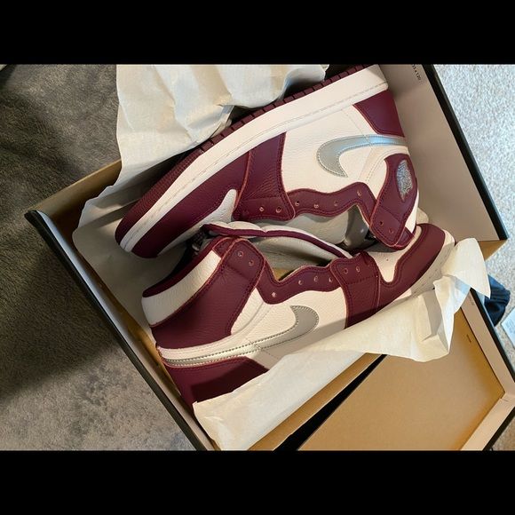 XP  Air Jordan 1 High OG Bordeaux1 review Jade 01