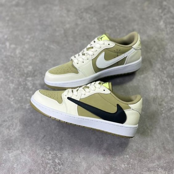 XP Travis Scott x Air Jordan 1 Low Black, White, Green review Lila 01