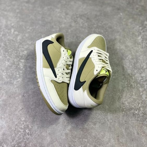 XP Travis Scott x Air Jordan 1 Low Black, White, Green review Lila 02