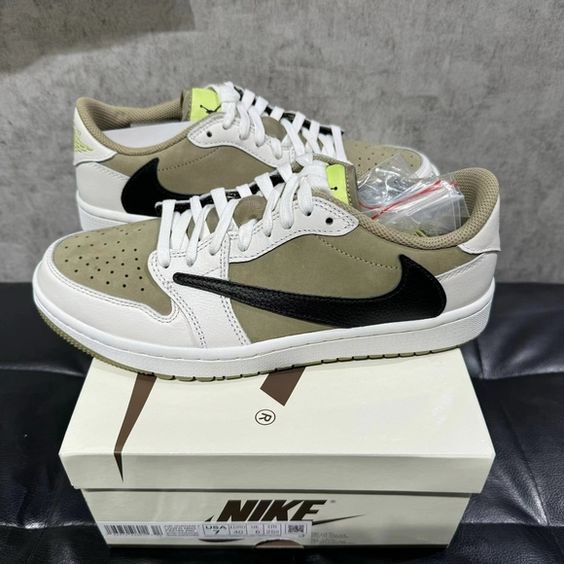 XP Travis Scott x Air Jordan 1 Low Black, White, Green review Lila 03