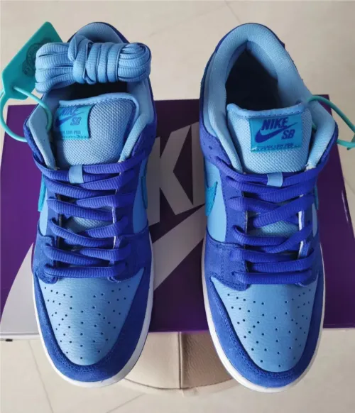 LF Nike SB Dunk Low Blue Raspberry review 