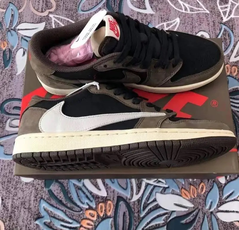 DB Travis Scott x Air Jordan 1 Low OG SP-T review Isabella 02