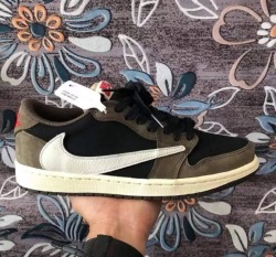 DB Travis Scott x Air Jordan 1 Low OG SP-T review Isabella 05