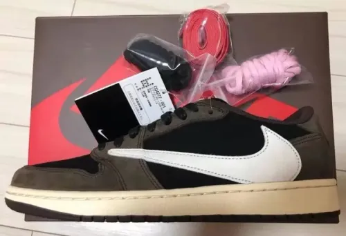 DB Travis Scott x Air Jordan 1 Low OG SP-T review 
