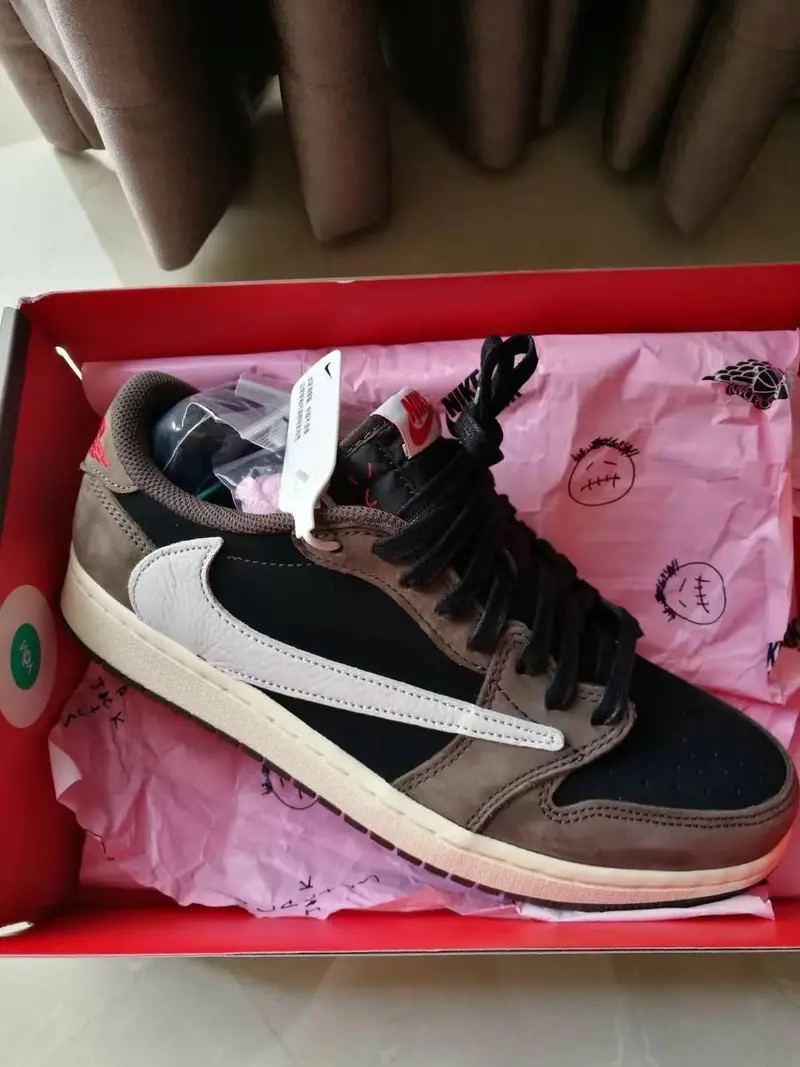 DB Travis Scott x Air Jordan 1 Low OG SP-T review Piper 02