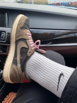 DB Travis Scott x Air Jordan 1 Low OG SP-T review Tina