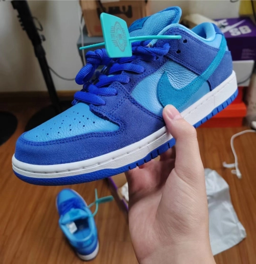 LF Nike SB Dunk Low Blue Raspberry review 