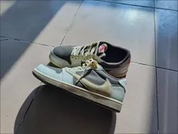 DB Travis Scott x Air Jordan 1 Low OG Reverse Mocha review Olivia 02