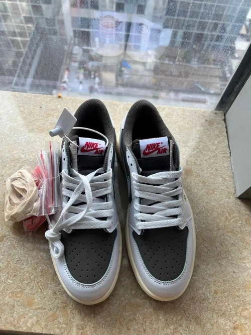 DB Travis Scott x Air Jordan 1 Low OG Reverse Mocha review 