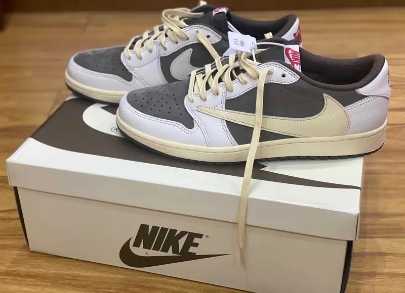 DB Travis Scott x Air Jordan 1 Low OG Reverse Mocha review Kara 01