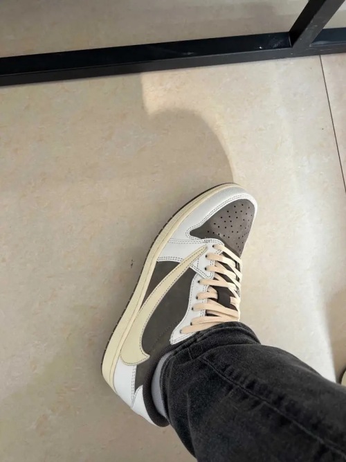 DB Travis Scott x Air Jordan 1 Low OG Reverse Mocha review 