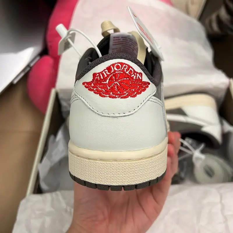 DB Travis Scott x Air Jordan 1 Low OG Reverse Mocha review Grace 01