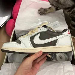 DB Travis Scott x Air Jordan 1 Low OG Reverse Mocha review Grace 02