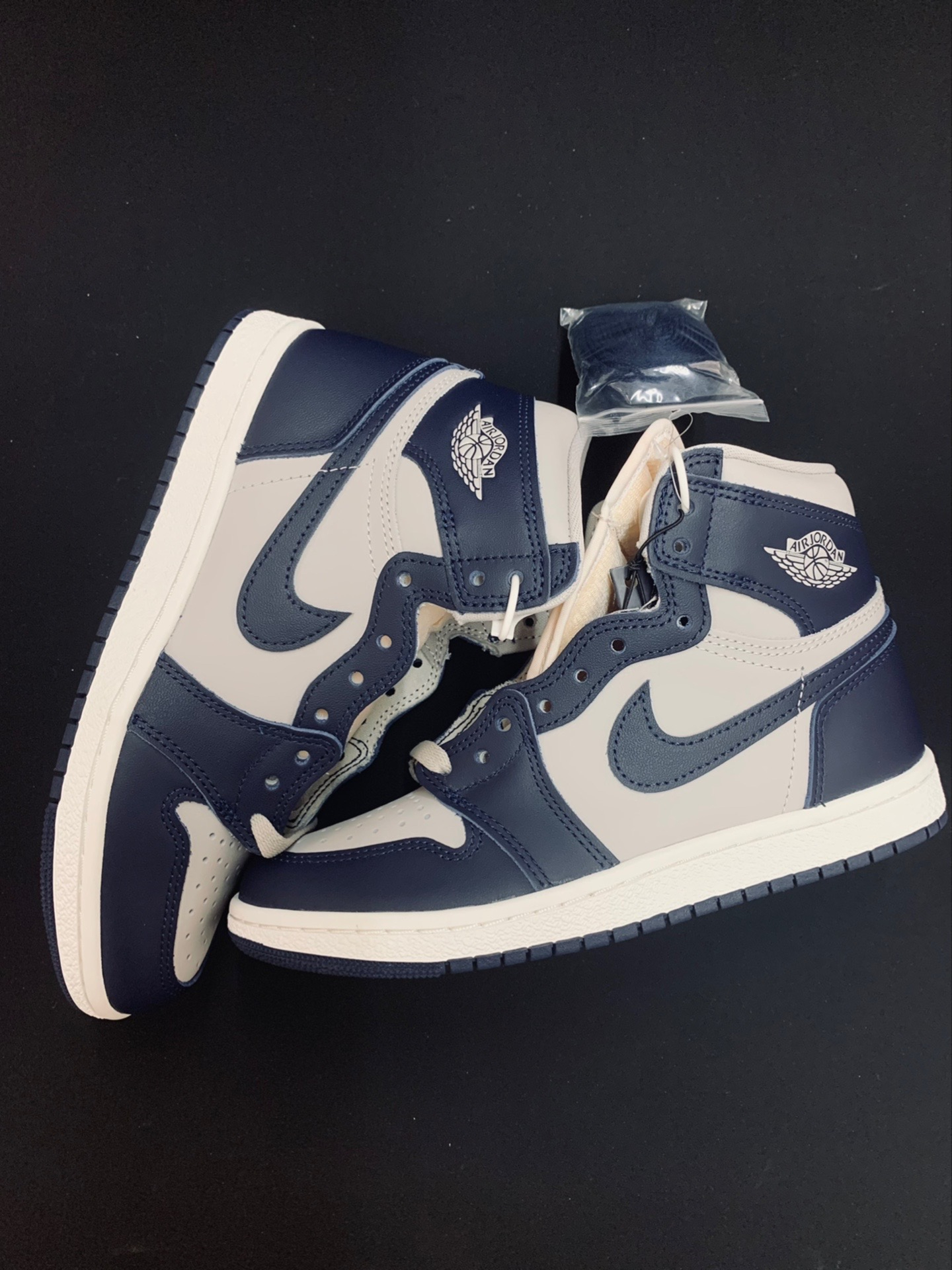 STOS  Air Jordan 1 High 85 Georgetown review Fred 01