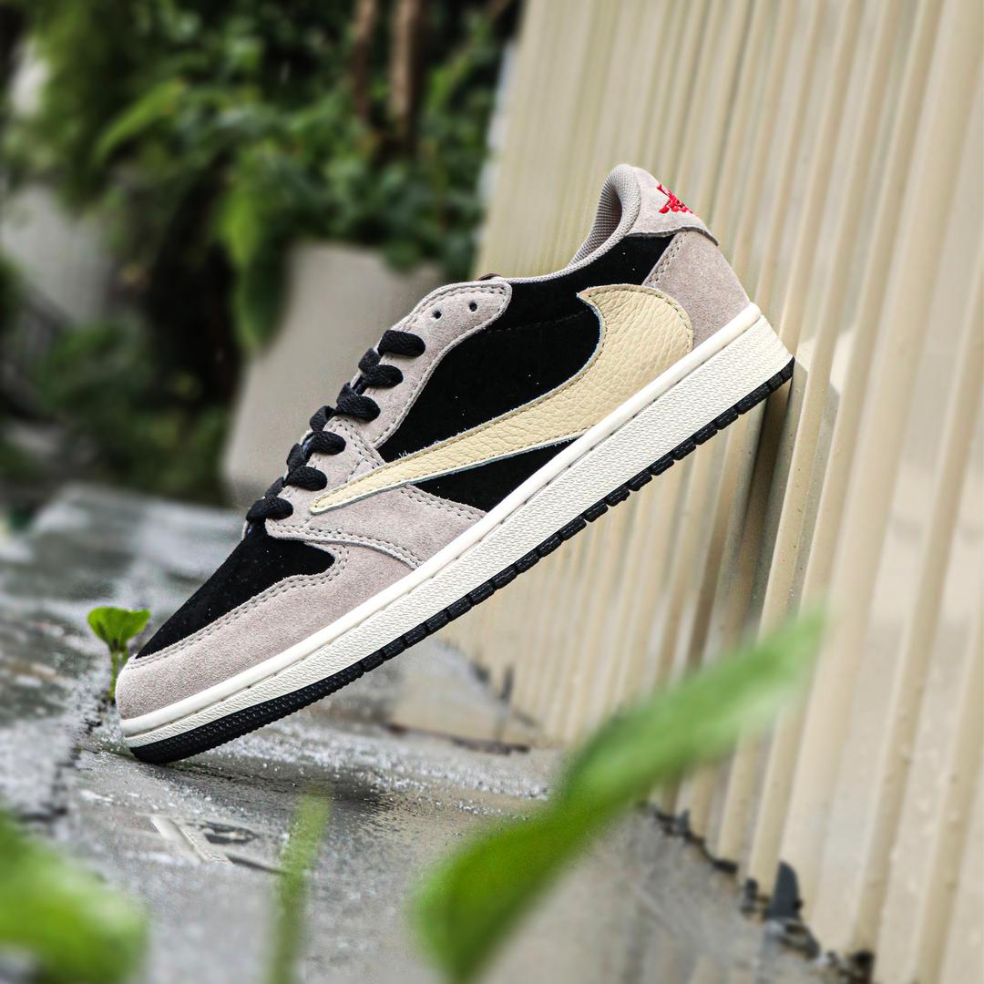 PRO  Travis Scott x Air Jordan 1 Low White Grey Low Gang review Pete 02