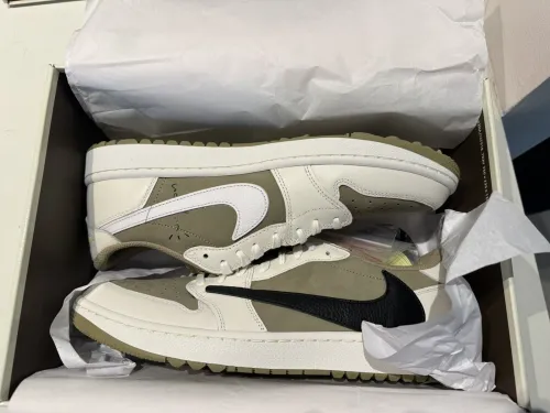  PRO  Travis Scott x Air Jordan 1 Low Black, White, Green review 