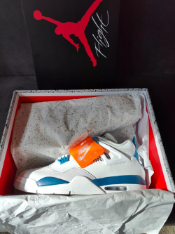 Q4 Batch  Air Jordan 4 Retro Military Blue review Kevin 02