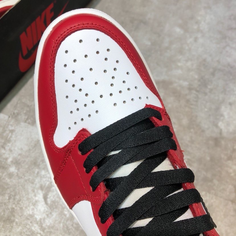 PRO  Air Jordan 1 High OG Chicago review Tina 04