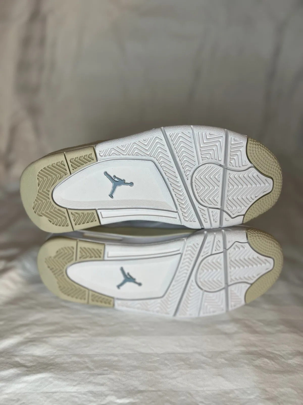 Q4 Batch Air Jordan 4 Retro Sand Linen review Mars 02