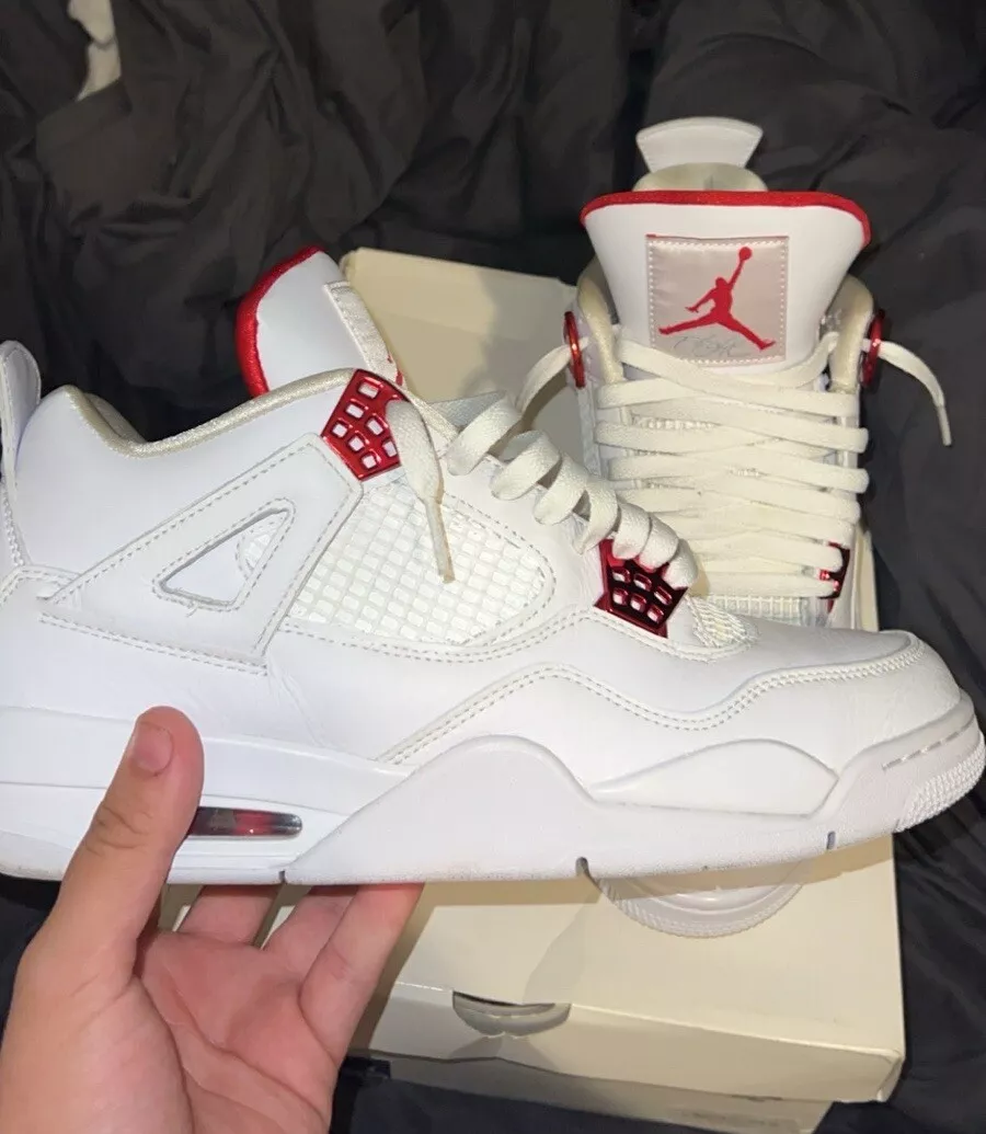 Q4 Batch Air Jordan 4 Retro “Metallic Red” review Cloud 01