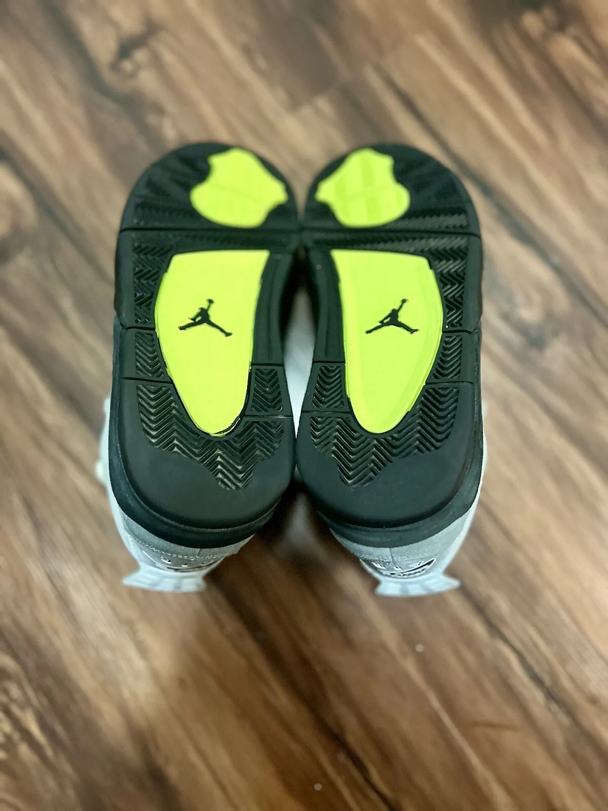 XH Batch  Air Jordan 4 SE “Neon” review NJ.v.r 02