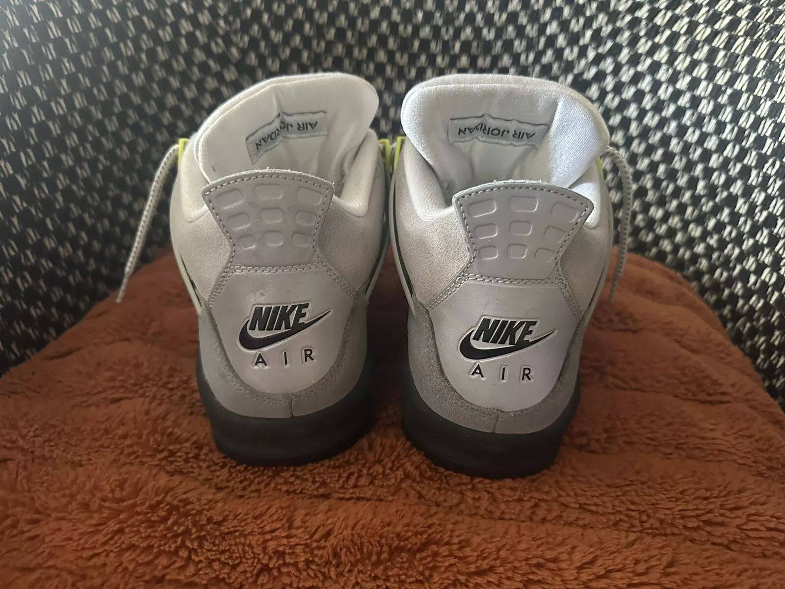 XH Batch  Air Jordan 4 SE “Neon” review Onisor M. 01