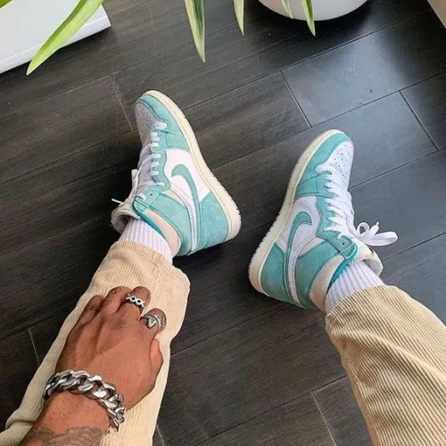 XH Air Jordan 1 High OG“Turbo Green” review 