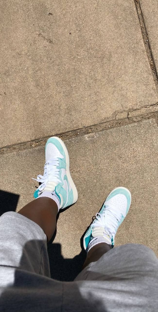 XH Air Jordan 1 High OG“Turbo Green” review Olive 02