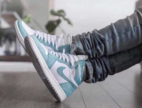 XH Air Jordan 1 High OG“Turbo Green” review 
