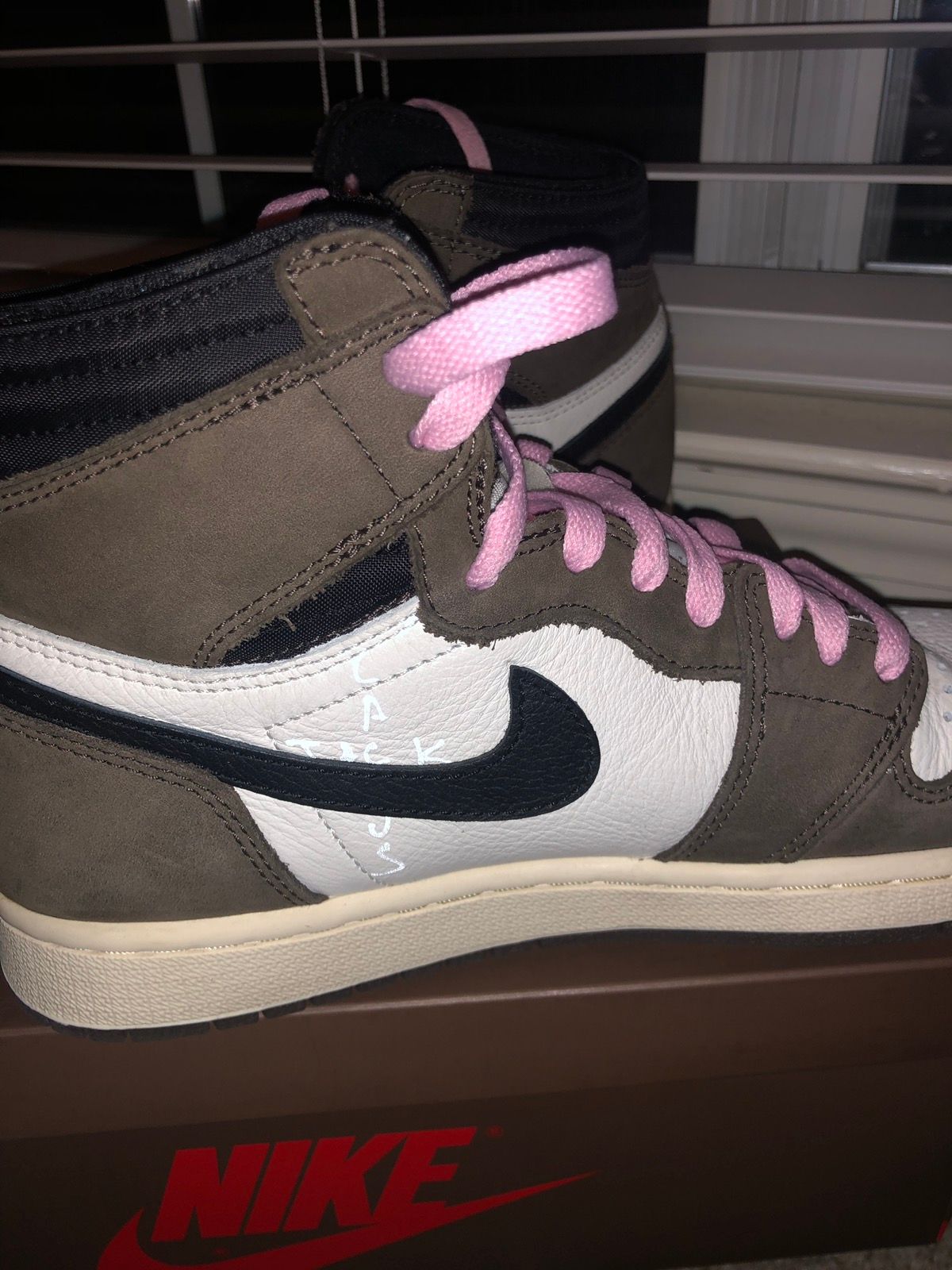  PRO Travis Scott x Air Jordan 1 High OG TS SP review Isabella 01