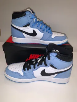  PRO Air Jordan 1 High OG University Blue review Isabella 01