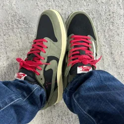  PROTravis Scott x Air Jordan 1 Low Dark Green review Yolanda 02