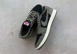  PROTravis Scott x Air Jordan 1 Low Dark Green review Zack 05