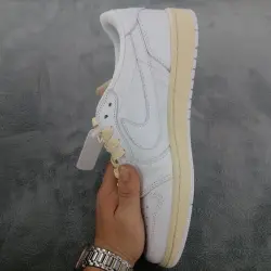  PRO   Travis Scott x Air Jordan 1 Low WhiteBlue review Bella 03