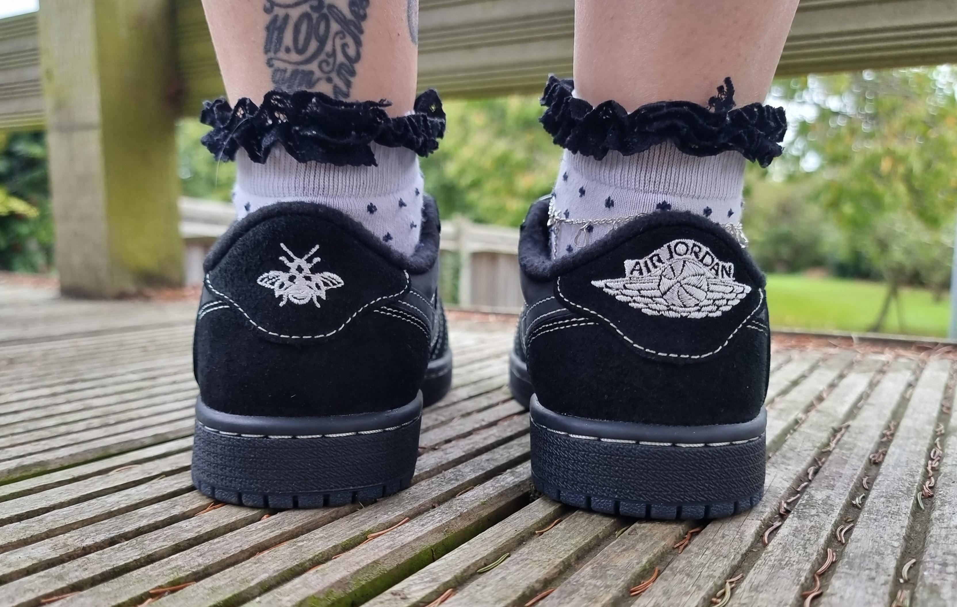 PRO  Travis Scott x Air Jordan 1 Low Black Phantom review Lila 01