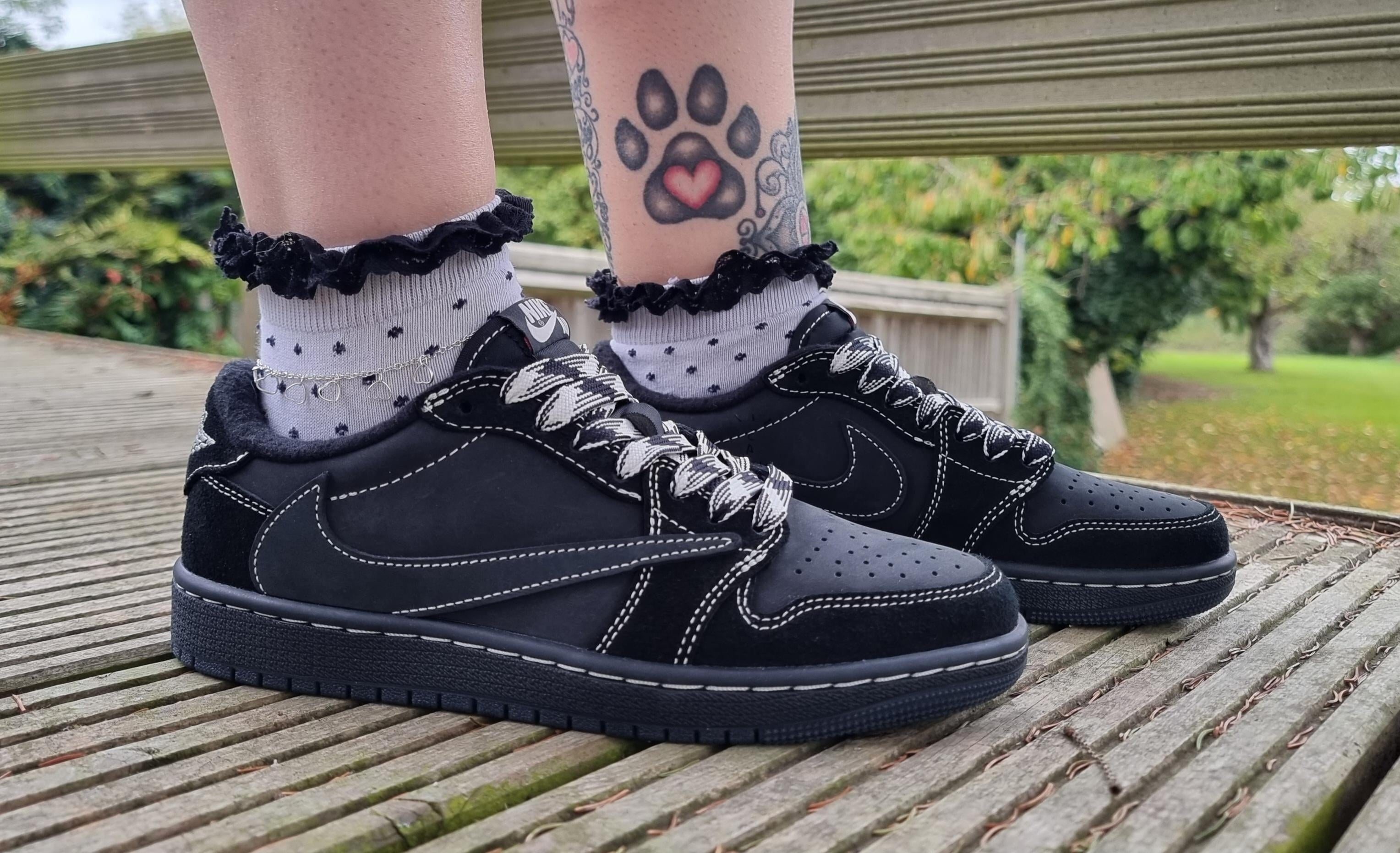 PRO  Travis Scott x Air Jordan 1 Low Black Phantom review Lila 02