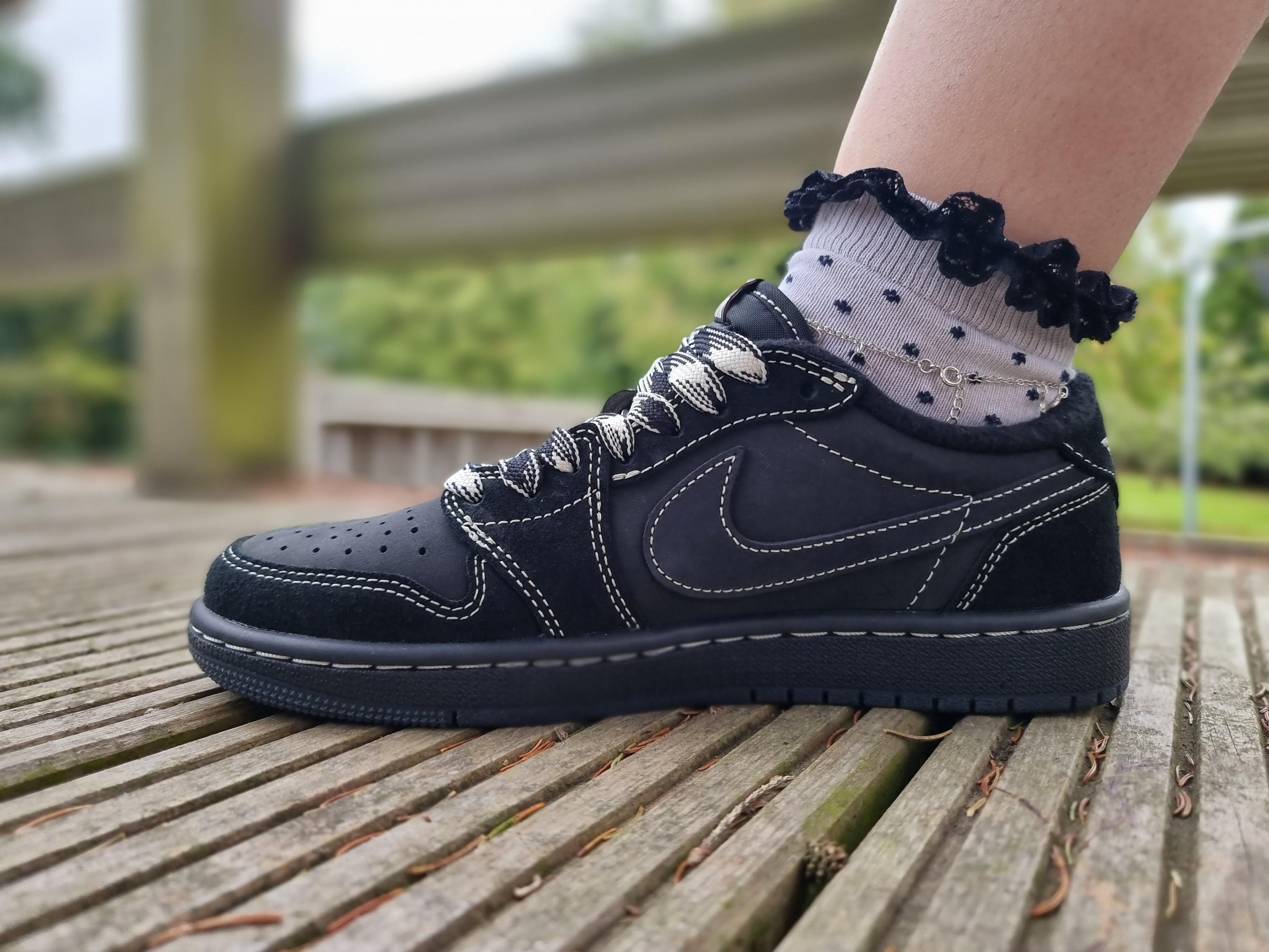 PRO  Travis Scott x Air Jordan 1 Low Black Phantom review Lila 03