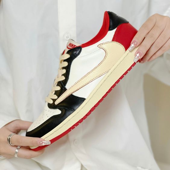  PROTravis Scott x Air Jordan 1 Low Black Red review Mona