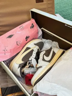  PRO Travis Scott x Air Jordan 1 Low OG Reverse Mocha” review Mia 04