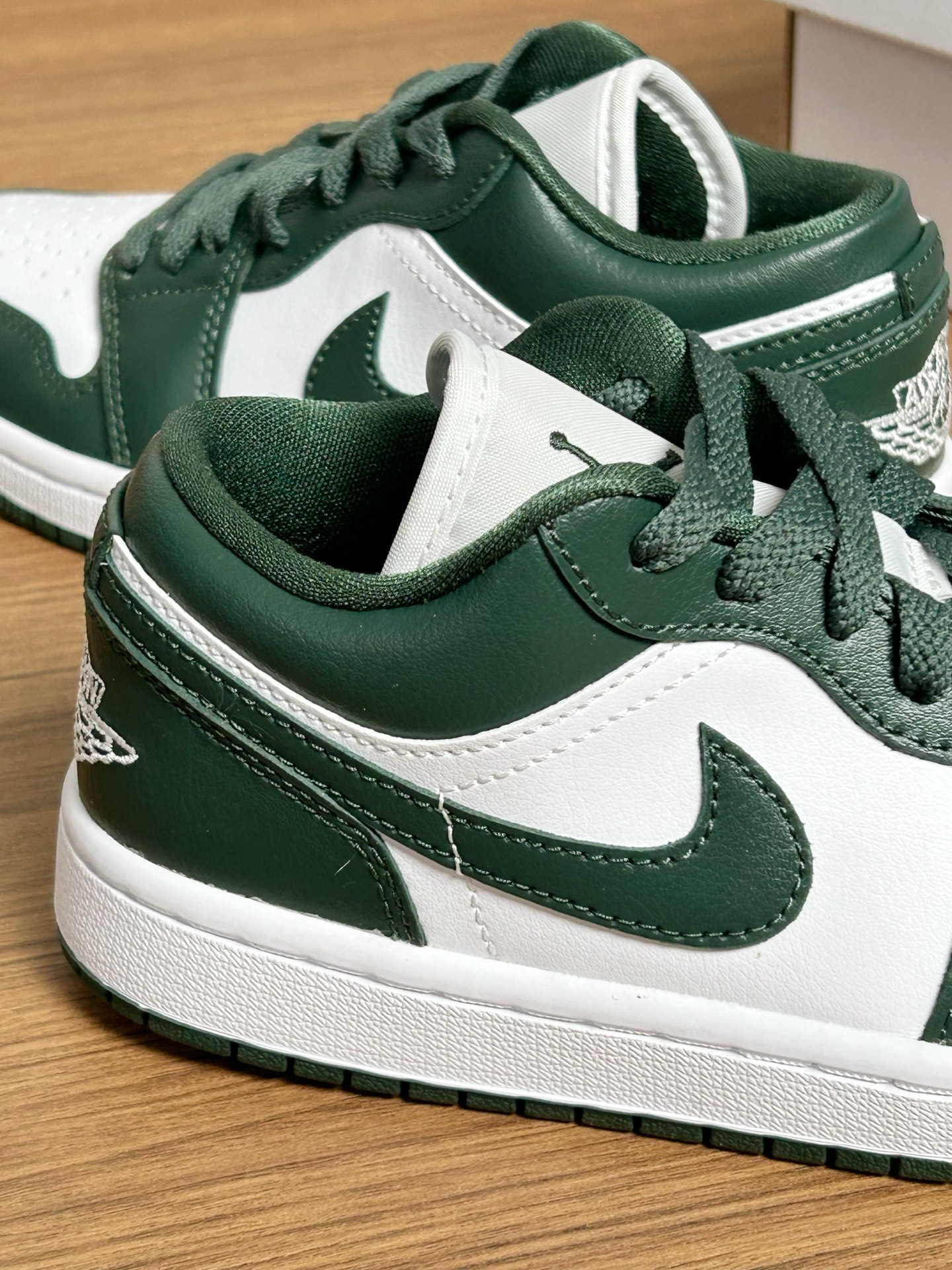 XH Air Jordan 1 Low Blackish Green review Mona 03