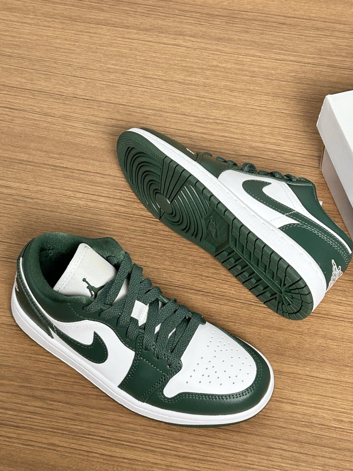 XH Air Jordan 1 Low Blackish Green review Mona 04