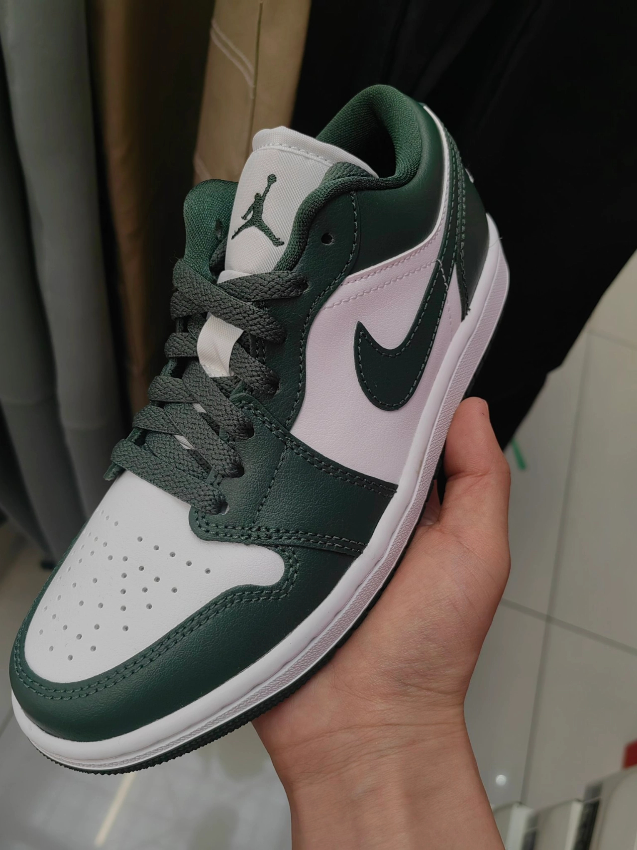 XH Air Jordan 1 Low Blackish Green review Olive