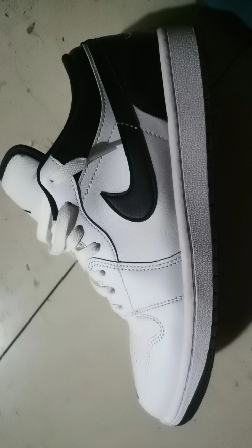 XH Travis Scott x Air Jordan 1 Low White Black review 