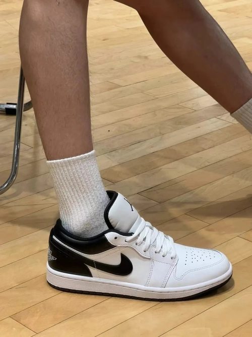 XH Travis Scott x Air Jordan 1 Low White Black review 