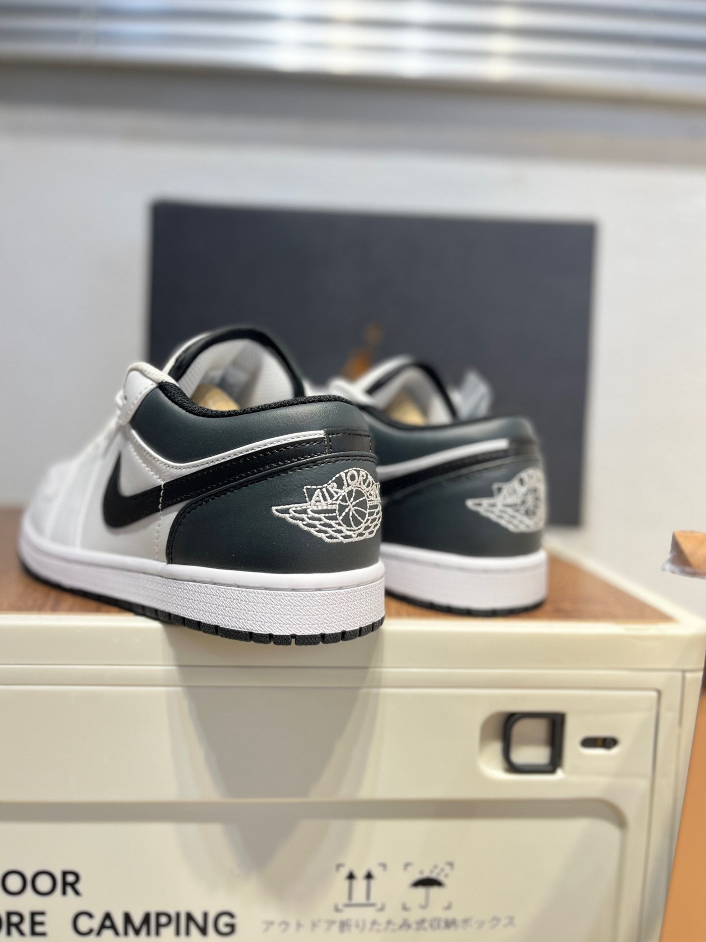 XH Travis Scott x Air Jordan 1 Low White Black review Sam 03