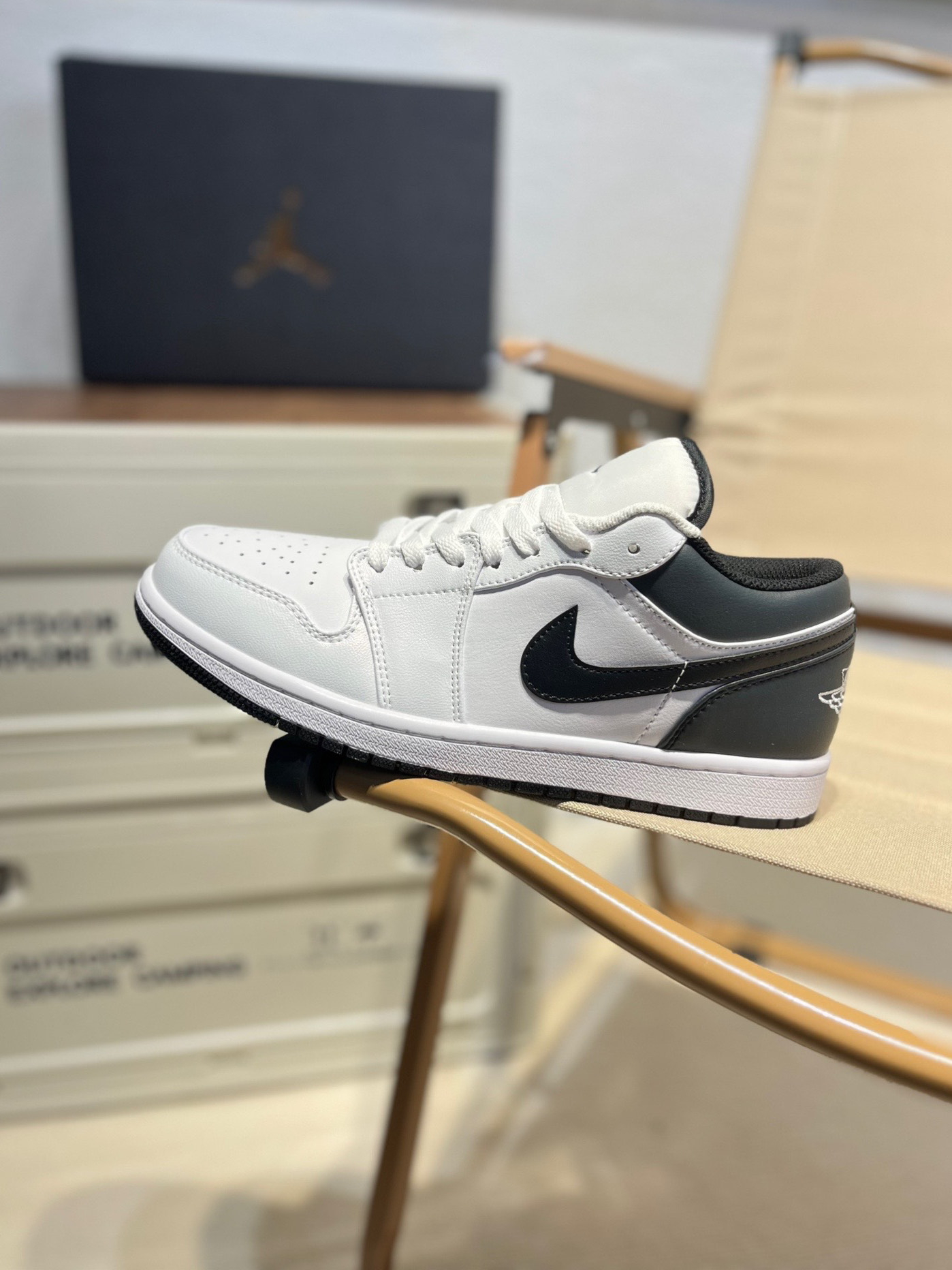 XH Travis Scott x Air Jordan 1 Low White Black review Sam 05