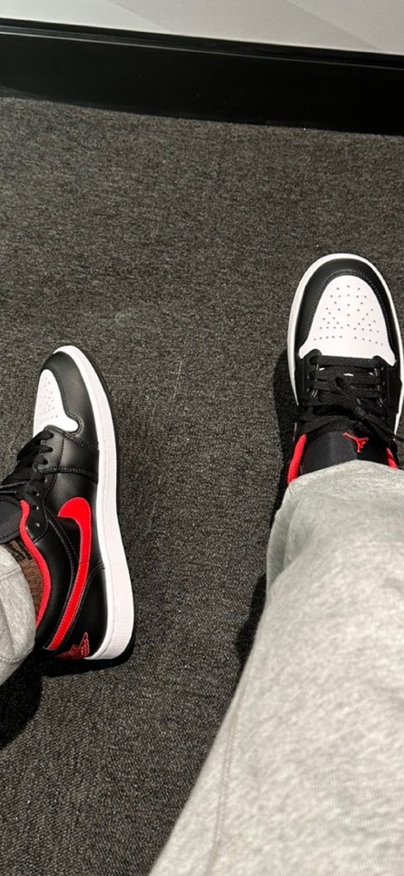 XH Travis Scott x Air Jordan 1 Low New Black Red review Tina 01