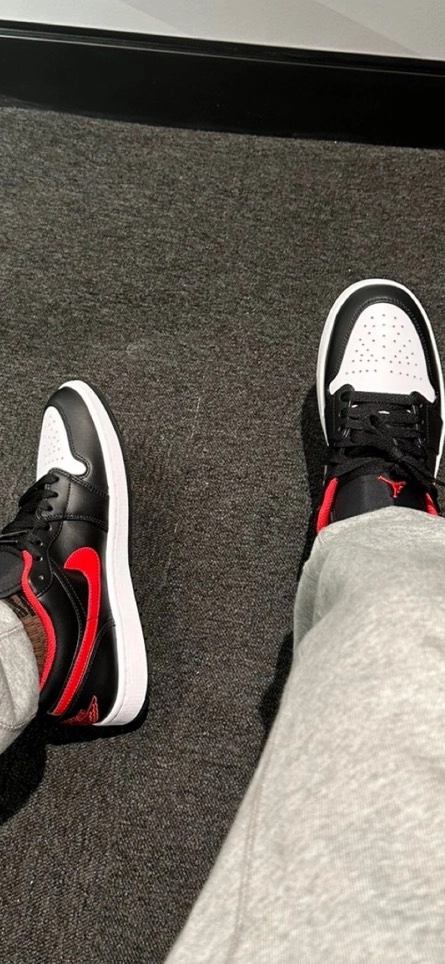 XH Travis Scott x Air Jordan 1 Low New Black Red review 