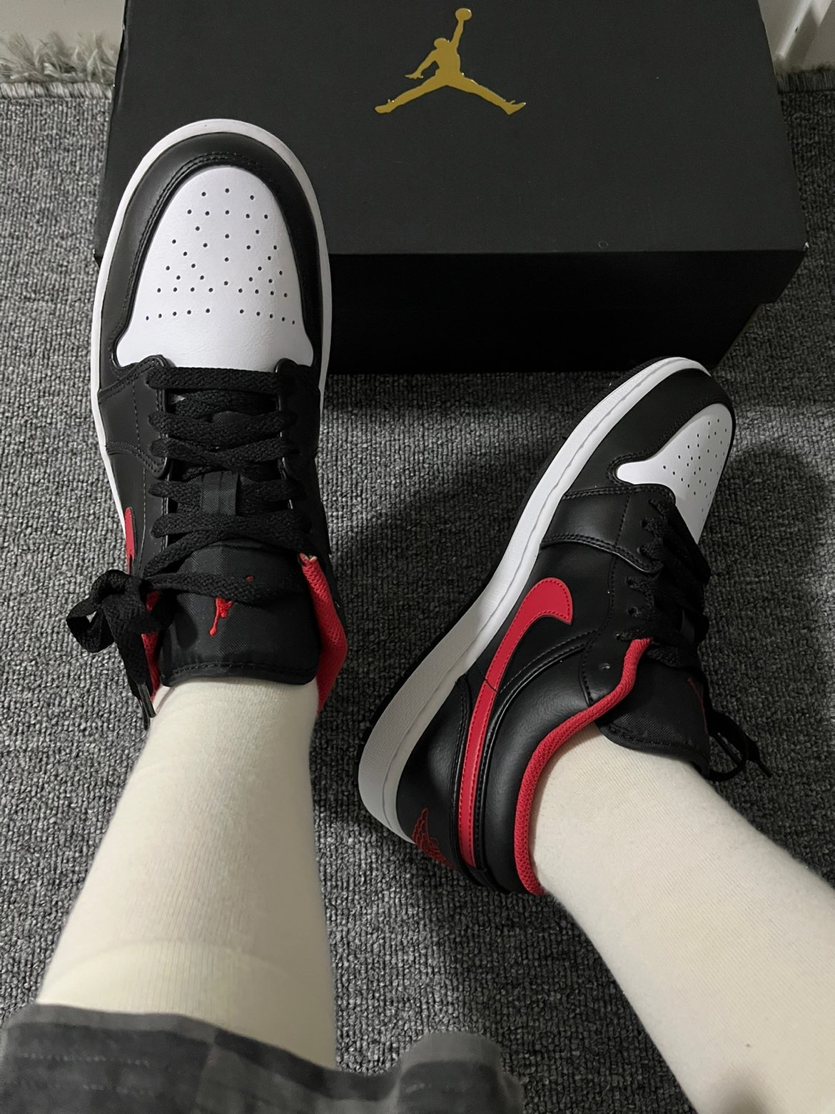 XH Travis Scott x Air Jordan 1 Low New Black Red review Tina 02